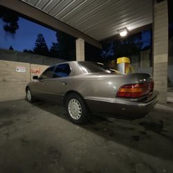 1990 Lexus LS 400