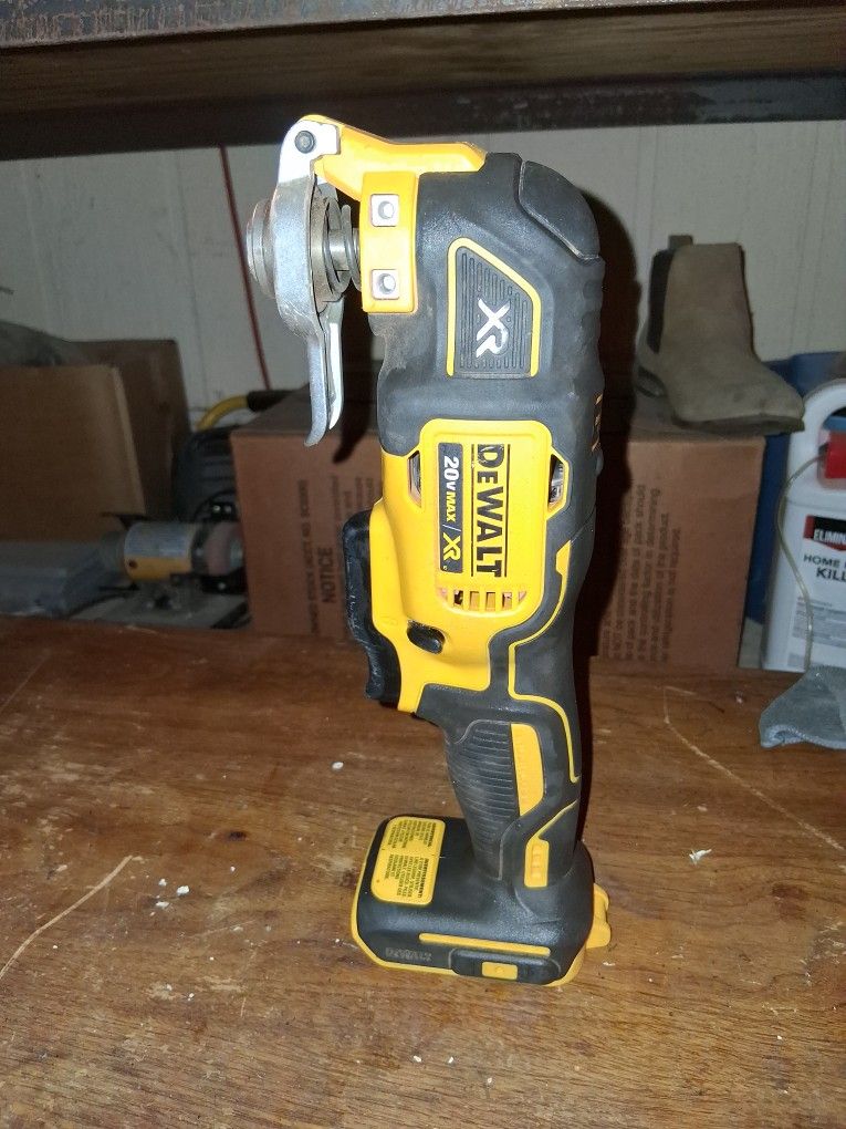 DEWALT 20V MAX* XR Cordless Oscillating Tool