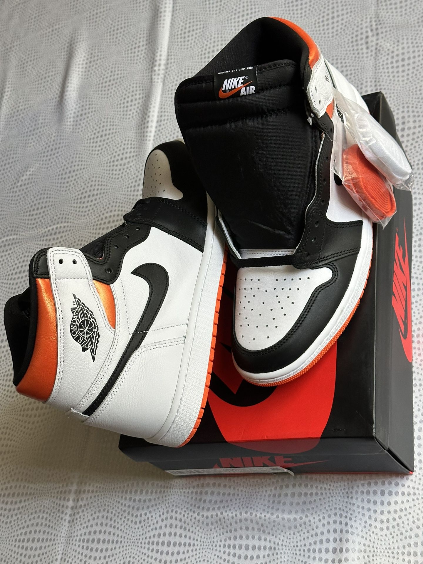Nike Air Jordan 1 Retro High OG Electro Orange Size 11.5 Men’s 