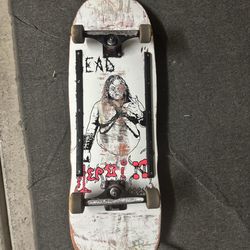 Complete skateboard (independent trucks)