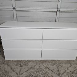 6-Drawer Dresser, Good Conditions 👍, White Color, Measurement: Wide 63" × Deep 19" × Height 30.5"