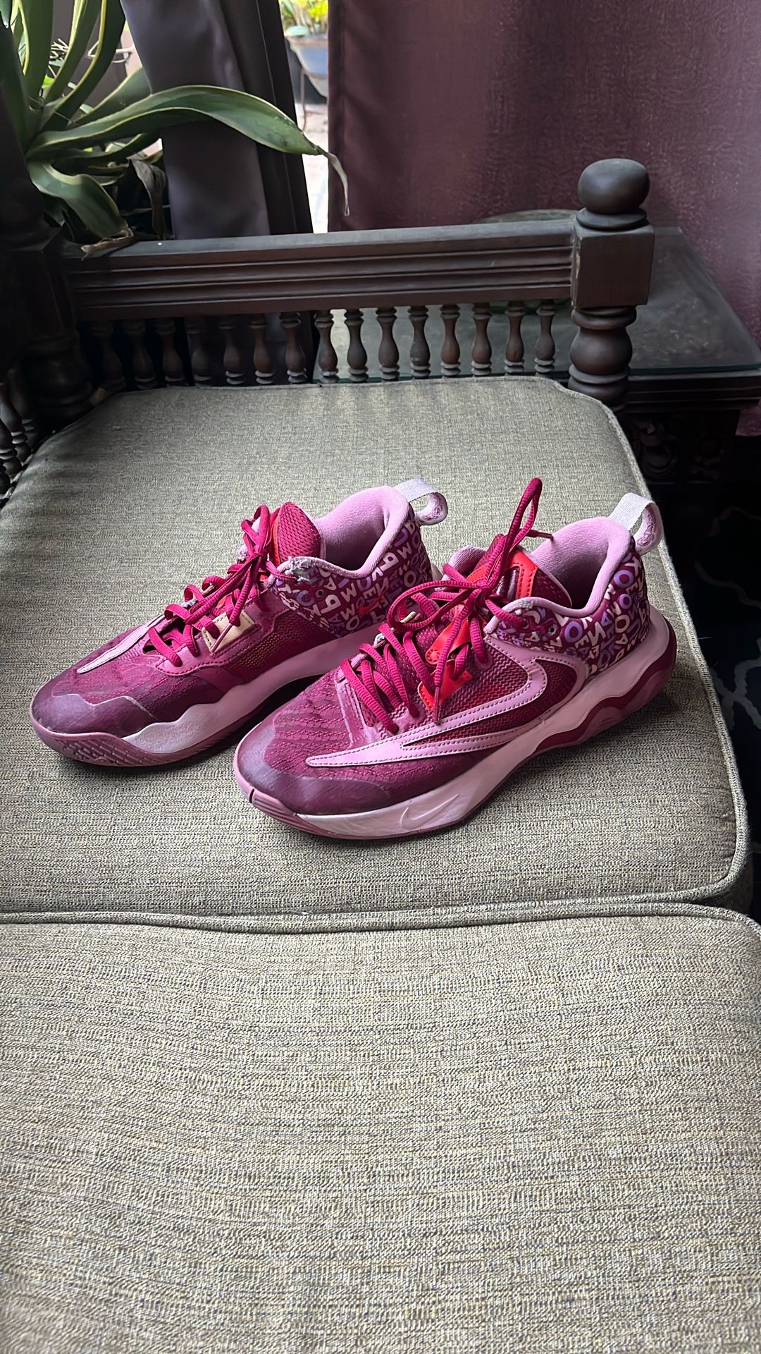 Nike Men’s Basketball Shoes -size 8