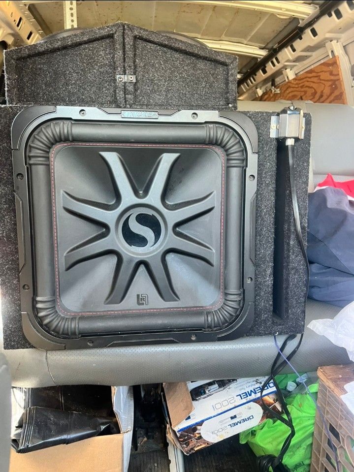 Subwoofer With Amplifiers