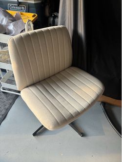 Criss cross chair