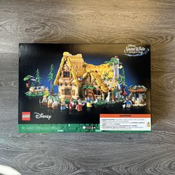LEGO Disney Snow White and the Seven Dwarfs Cottage