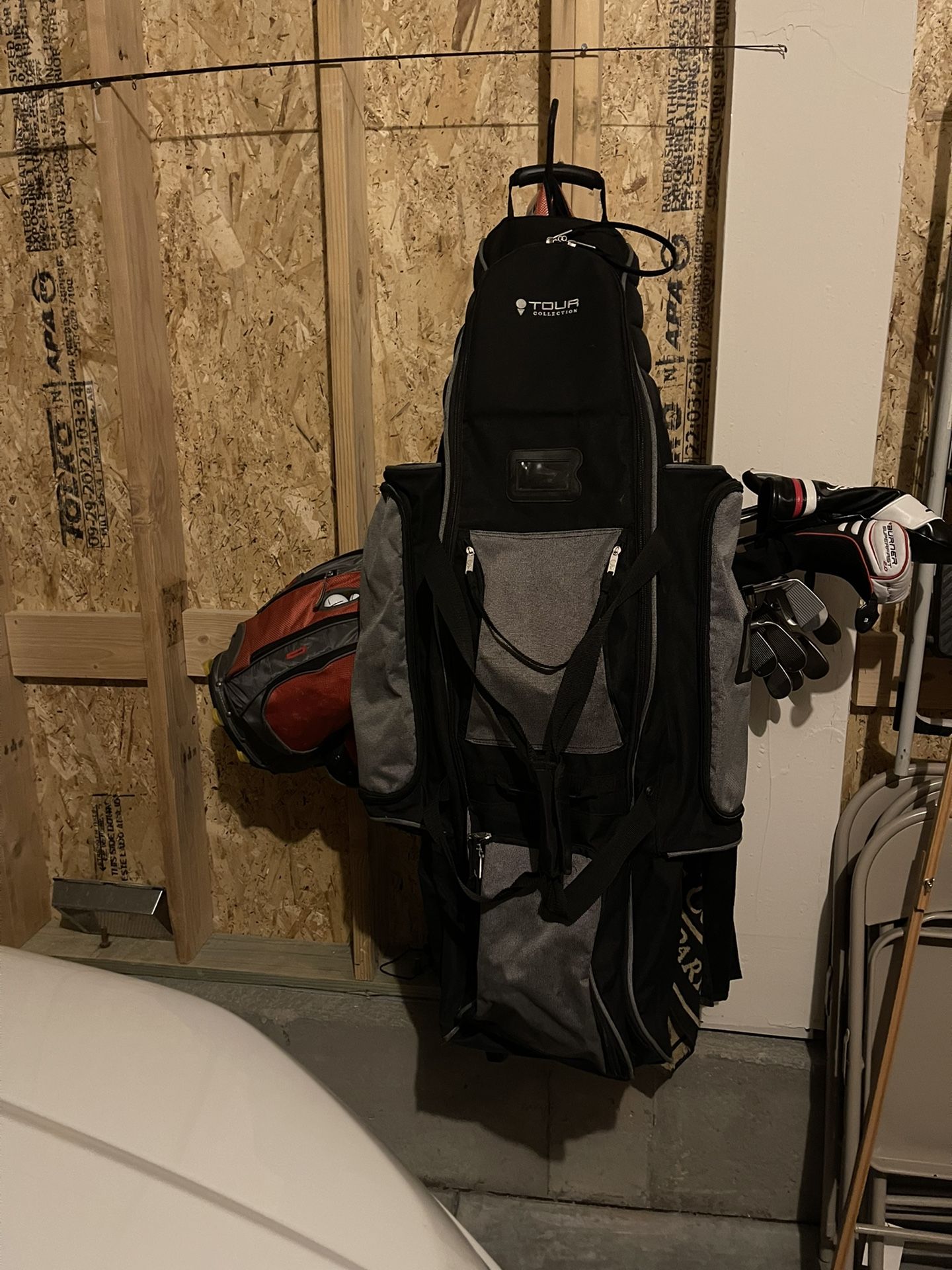 Tour Collection Golf Bag Travel Bag W/ Wheels! Excellent Condition!