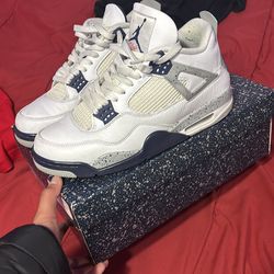 Jordan 4 midnight navy (size 10)