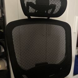 Staples Hyken (Home Ergonomic Mesh Chair)
