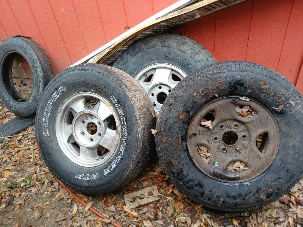 265/75 R 16 Mud Tires