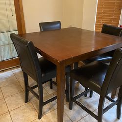 Dining Room Table & Chairs 