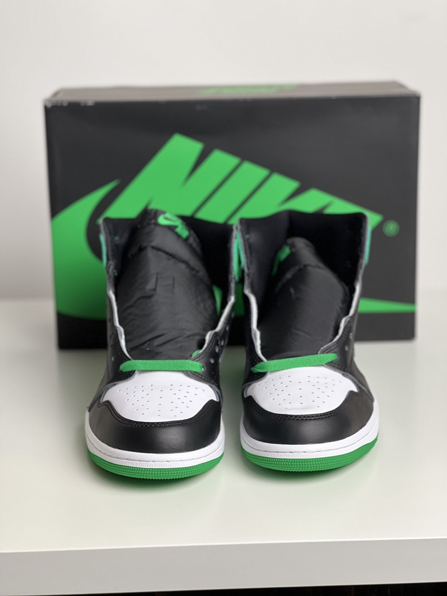 Nike Air Jordan 1 Retro High OG Lucky Green/ Black / White