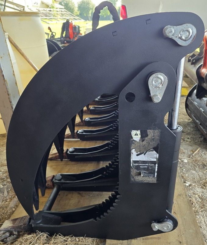 Heavy Grass Fork Grapple Rake - 76" - OBO