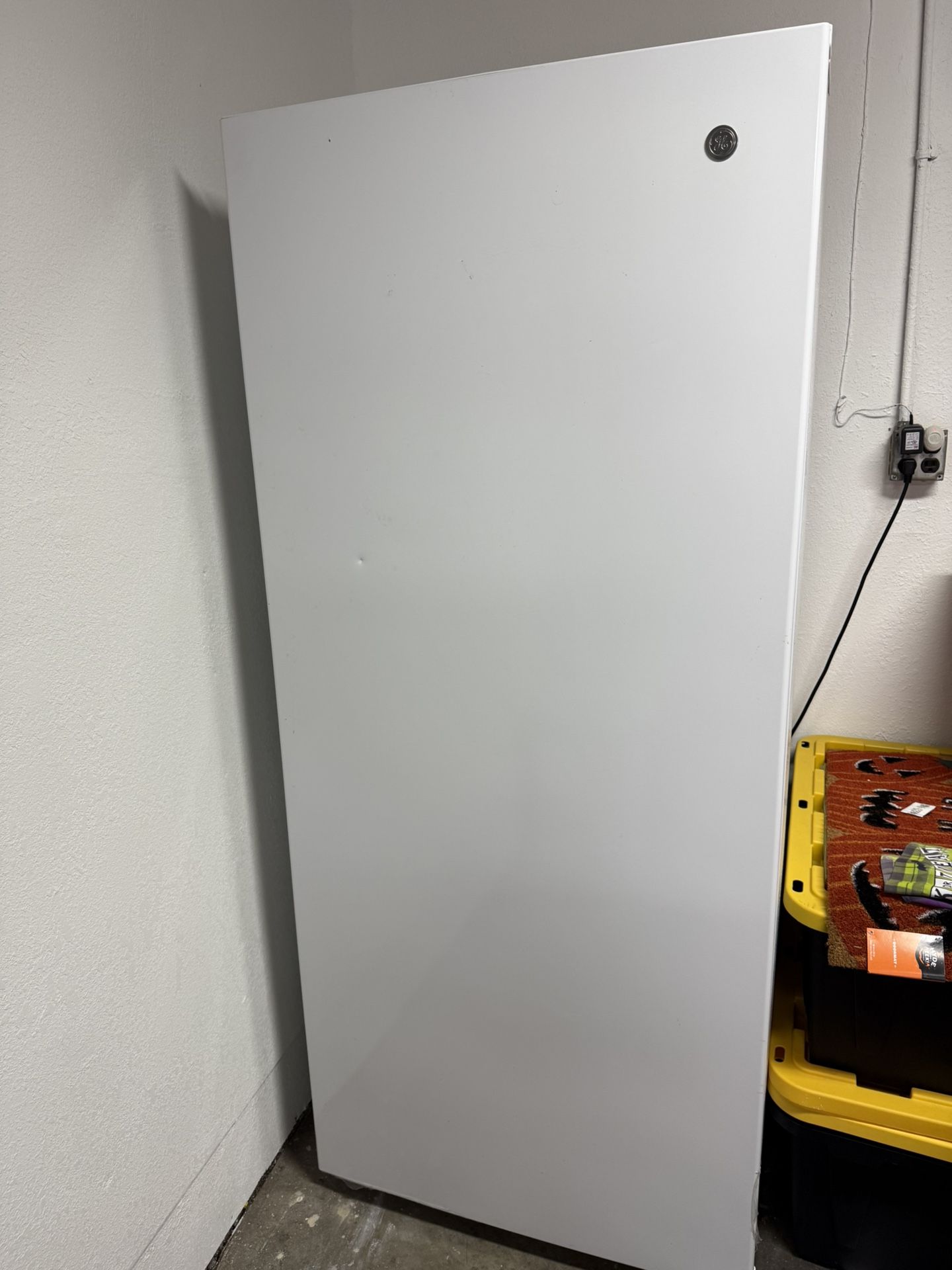 GE 21 Cubic feet Freezer