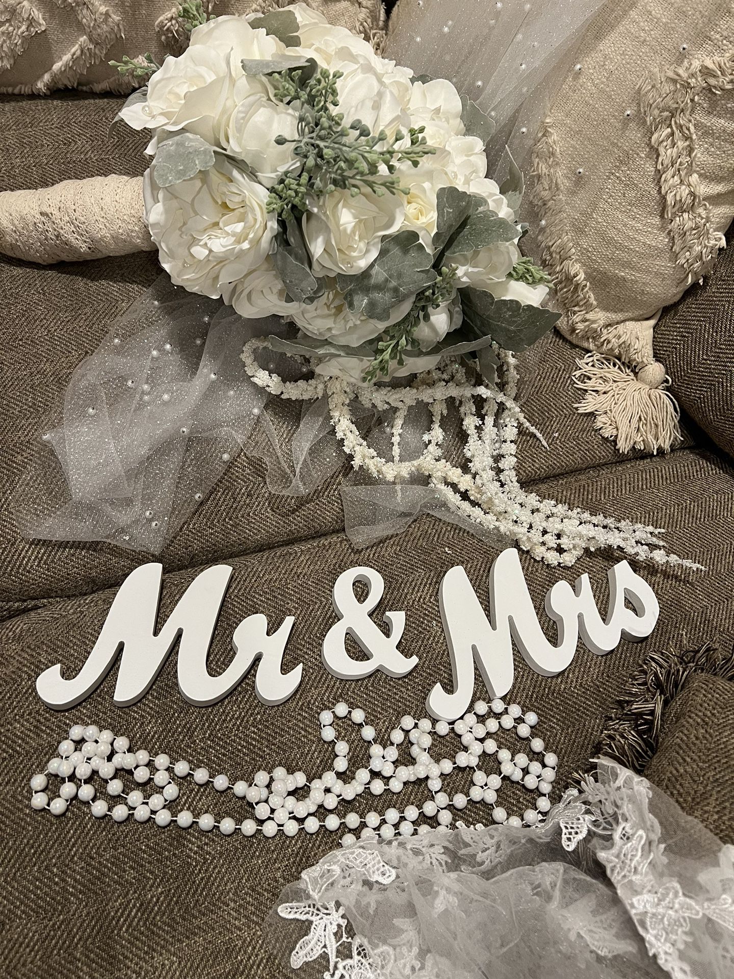 Wedding Bouquet And Vail And Wedding Props 