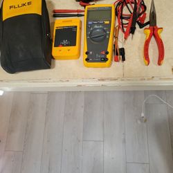 Fluke 179 Multimeter/PRV240 proving Unit