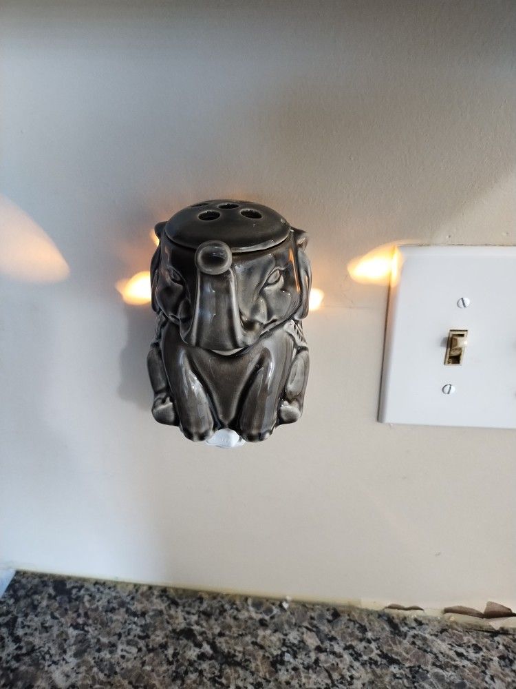 Ceramic Elephant Wax/Oil Warmer Night Light