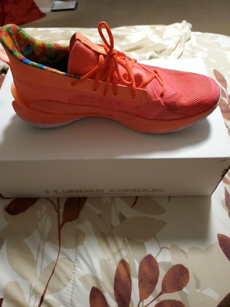 UA STEPH CURRY 7 Sour Patch Peach