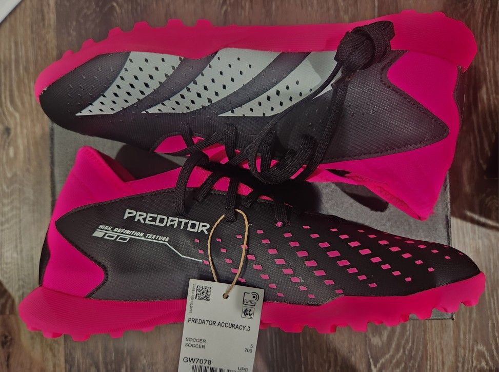 BRAND NEW IN BOX adidas Predator Accuracy.3 Turf Soccer Cleats Kid 5.5
