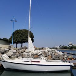 26 Foot Magregor Sailboat On Trailer  9 Hp Outboard Not Included.