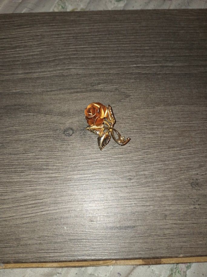 Tri fari Rose Brooch