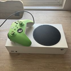 Xbox Series S (great condition) comes with Velocity Green Controller