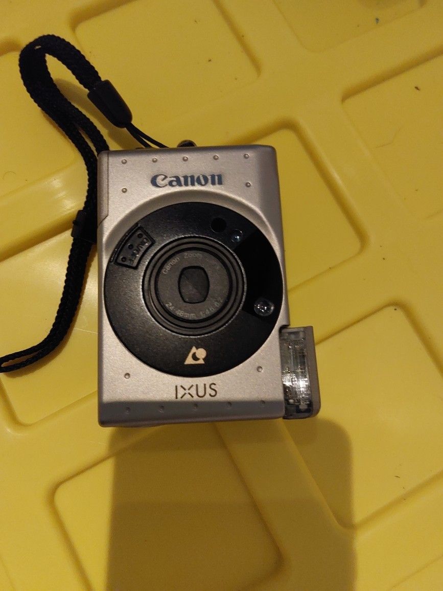 Old Canon Ixus