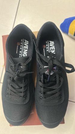 Zapatos avenger de punta de metal 9 I medio  nuevos en su caja