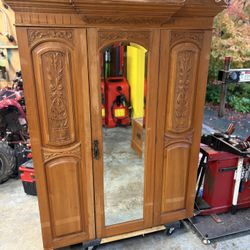 Free Armoire