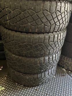 Vendo 275/70/r18 las 4 llantas Goodyear por $200