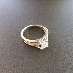 Princess cut engagement ring