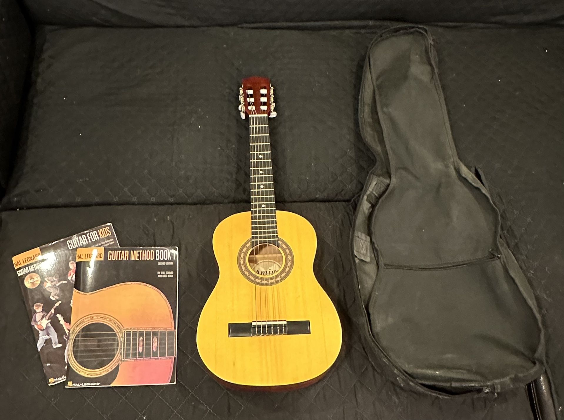 Amigo AM15 1/2 Size Classical Guitar