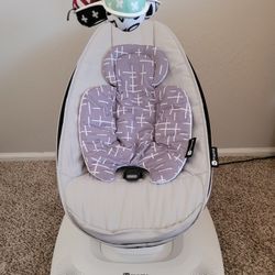 4moms Mamaroo 5.0 and infant insert!