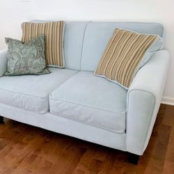Loveseat 