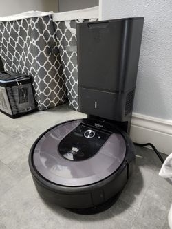 Roomba i7 self emptying vacuum