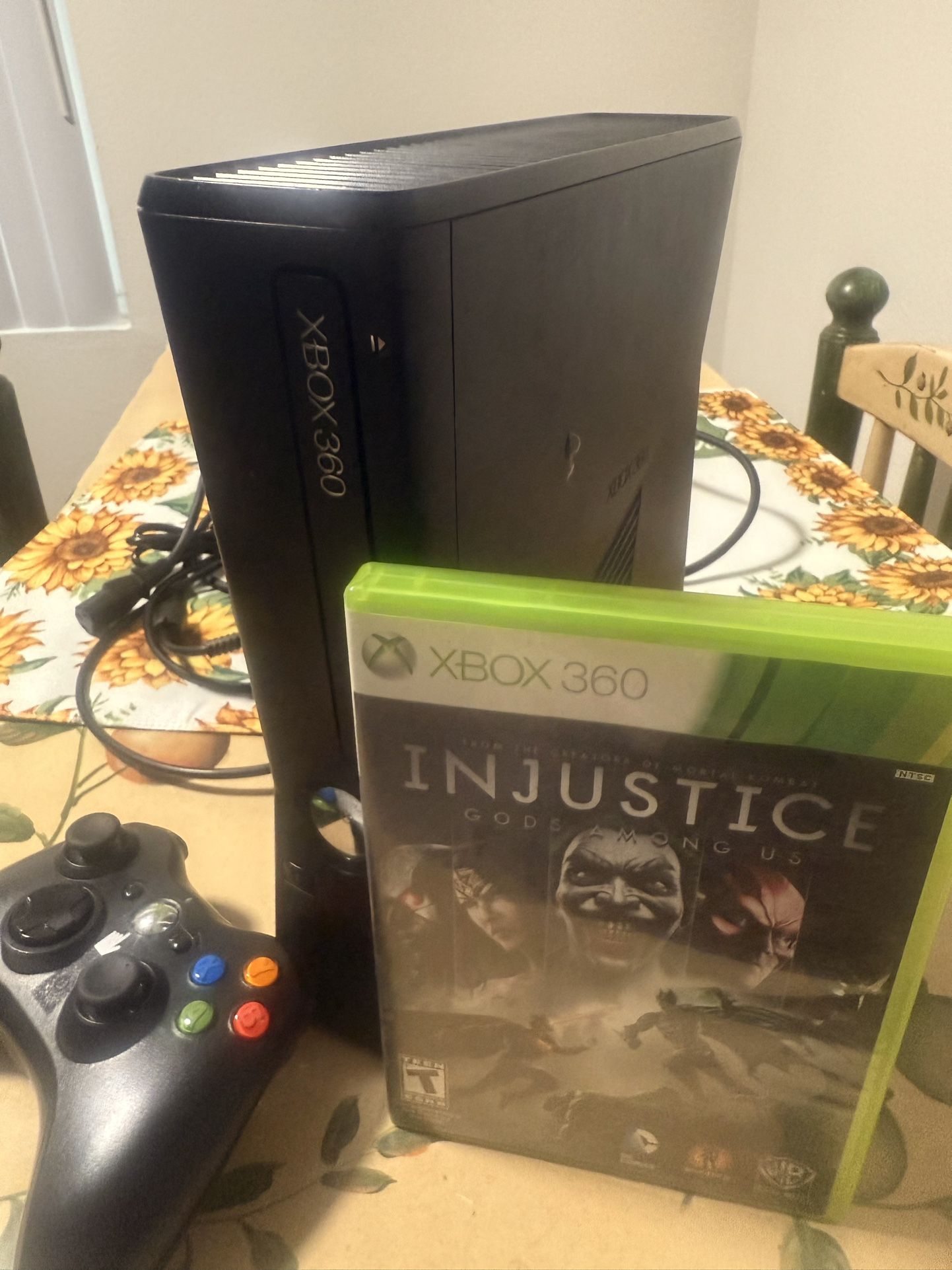 Xbox360 Slim With Controller /Included Justice League Game