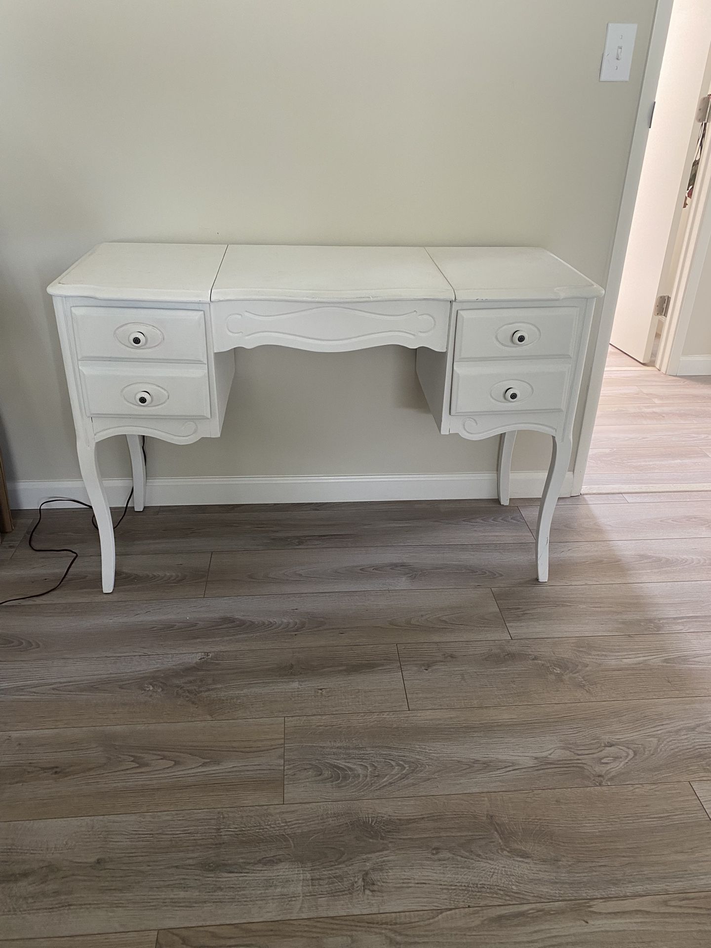 Vintage vanity table
