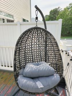 EGG SHAPED HANGING SWING CHAIR