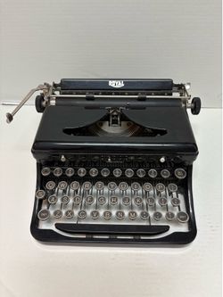 Royal Model “O” portable typewriter