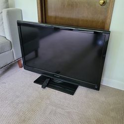 DYNEX 42"  LCD TV