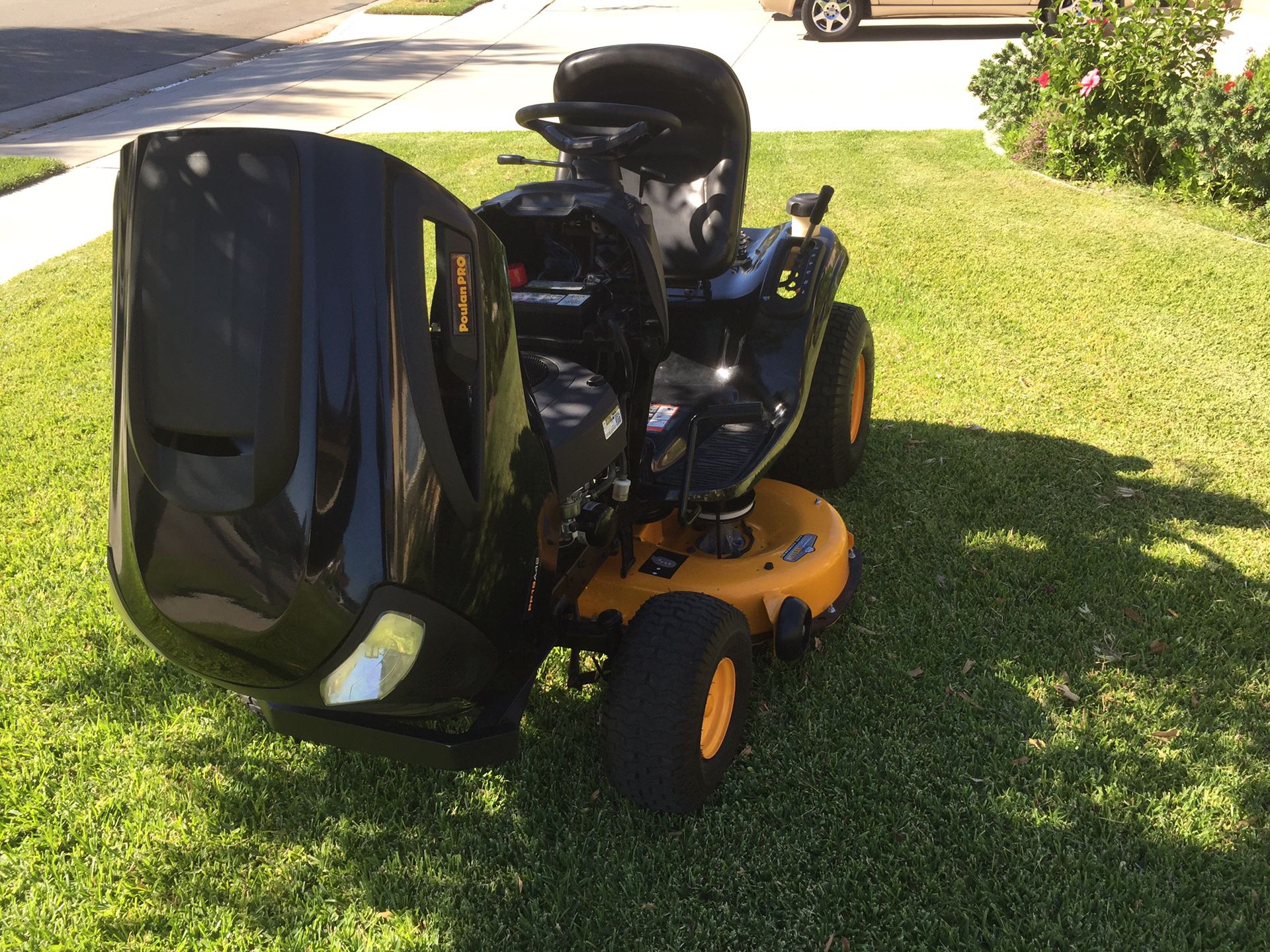 Like new Poulan pro lawn tractor