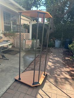 Corner clothing rack