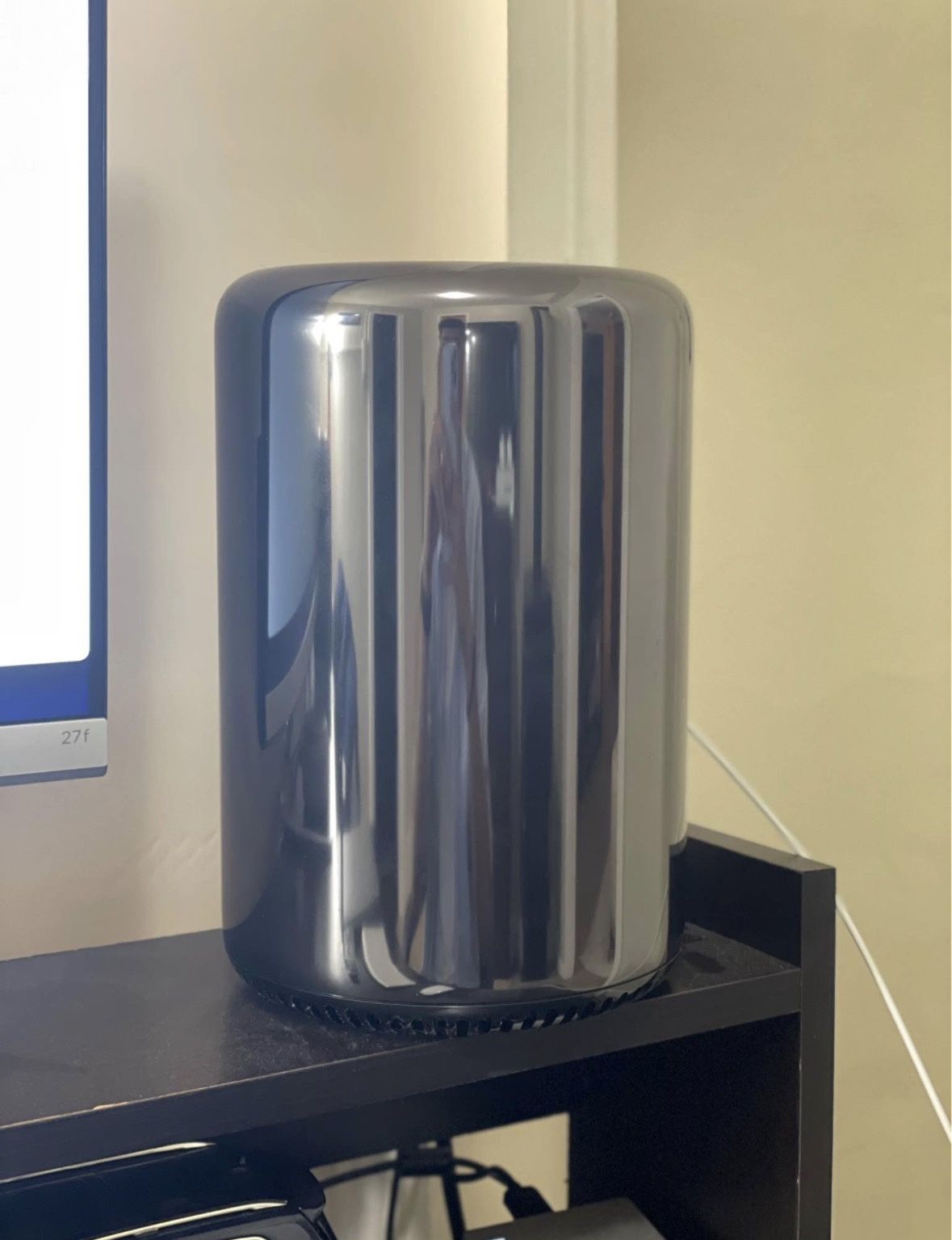 Apple Mac Pro - Xeon E5 Quad Core 3.7GHz | 256GB SSD