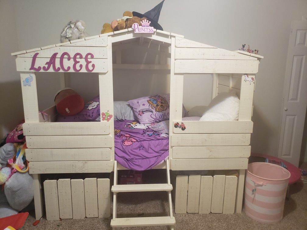 Kids Twin Size Treehouse Bed