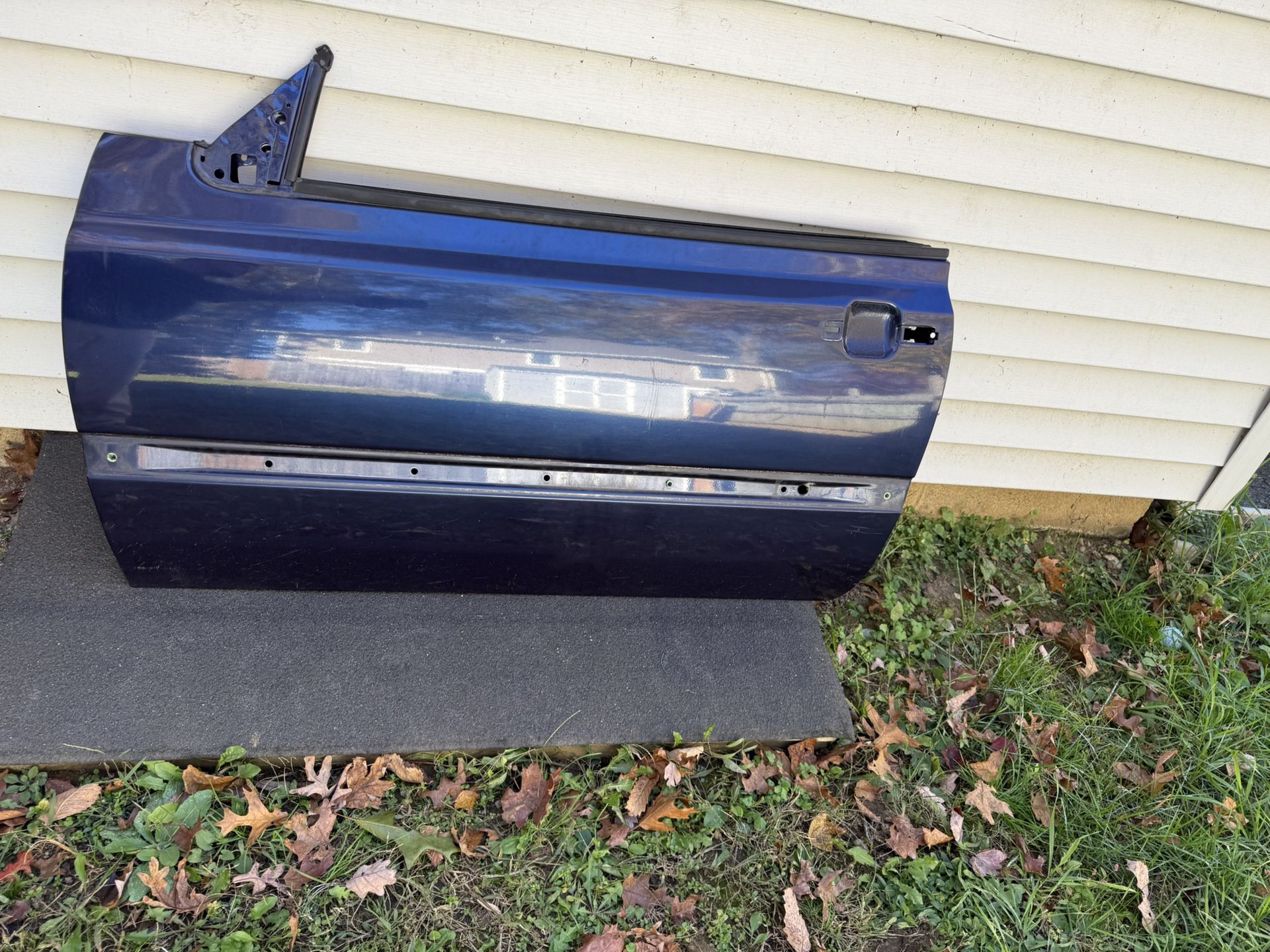 MK3 VW Cabrio Drivers Door with glass , No motor, door handle or door Cover 