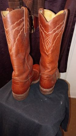 FRYE  Womens  9 1/2" x medium whith Boots