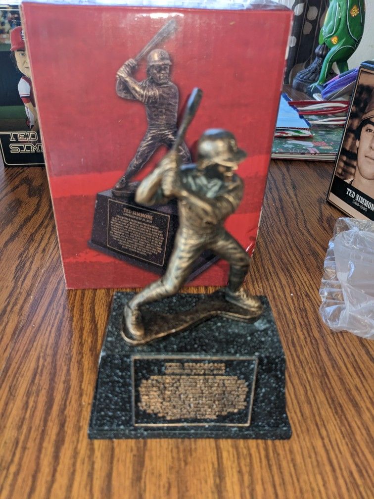 Ted Simmons Statue