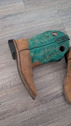 Girls boots size 2