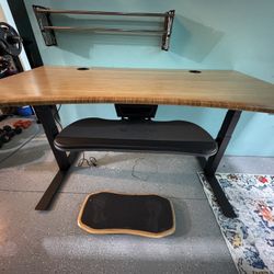 UPLIFT Standing Desk