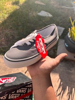 Size 3 youth vans.