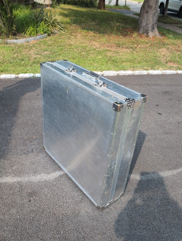 Travel Case Aluminum 33'x 33" X9 1/2"